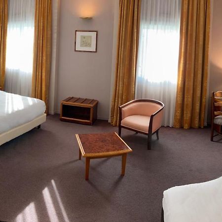 Le Manoir 호텔 Orchies 외부 사진