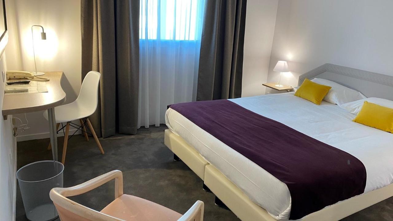 Le Manoir 호텔 Orchies 외부 사진