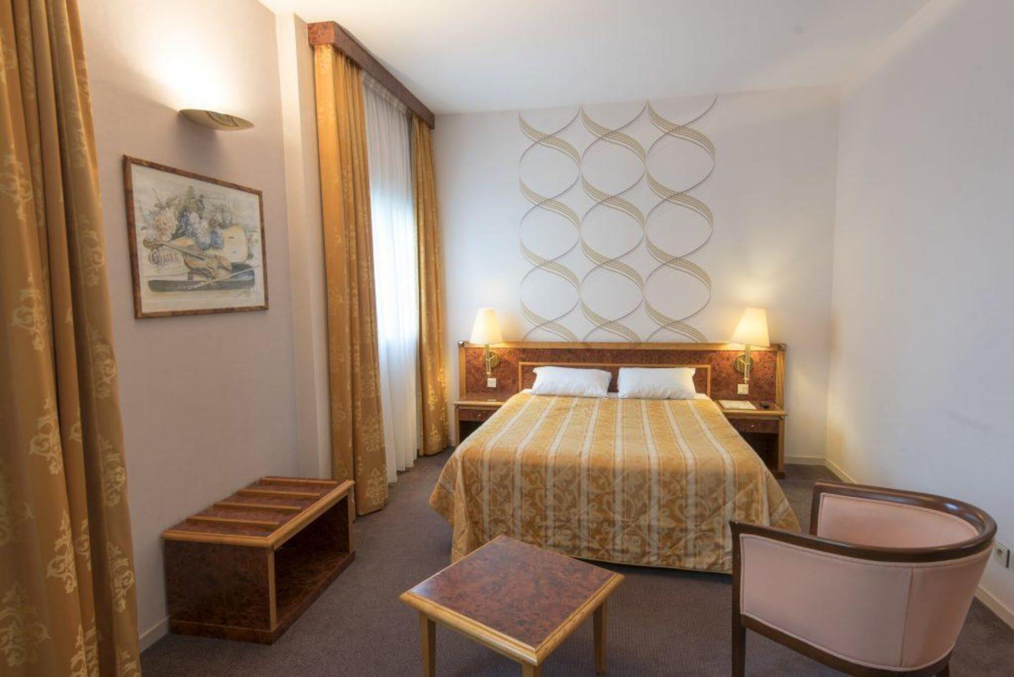 Le Manoir 호텔 Orchies 외부 사진